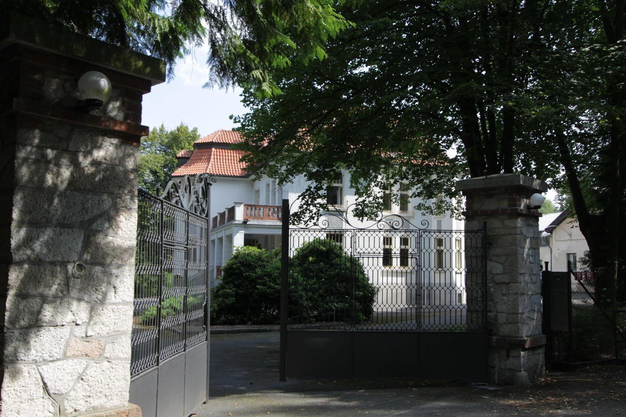 Vila Olga Jevany Экстерьер фото